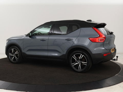 Volvo XC40 1.5 T4 Rech R Design Expression | Panoramadak | Stoel & stuurverwarming | Adaptive cruise | Trekhaak | Camera | Carplay | Getint glas | PHEV