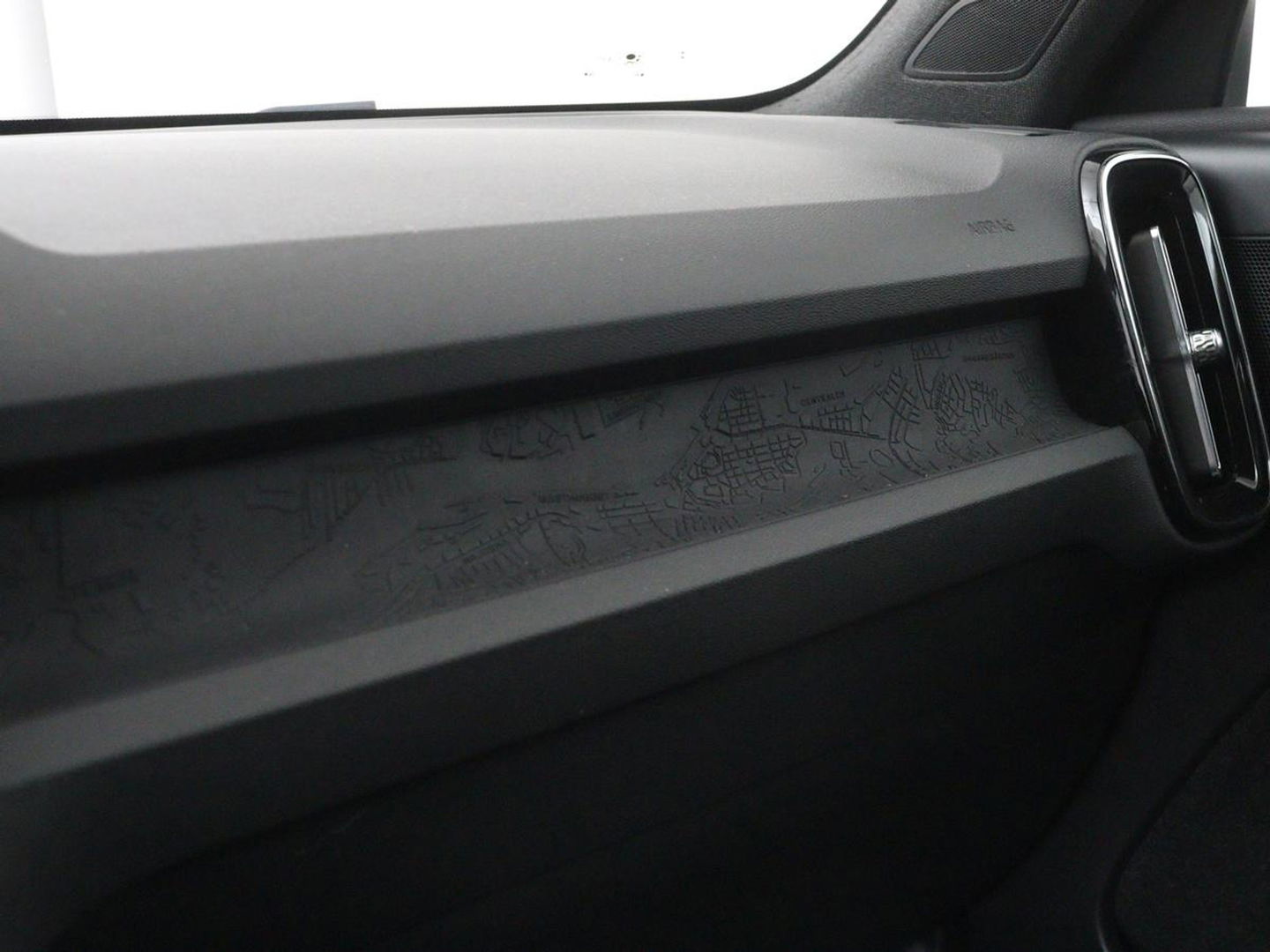 Volvo XC40 1.5 T4 Rech R Design Expression | Panoramadak | Stoel & stuurverwarming | Adaptive cruise | Trekhaak | Camera | Carplay | Getint glas | PHEV