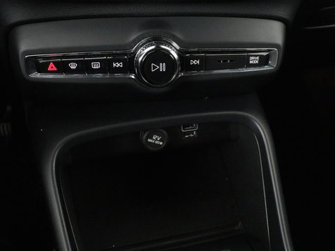 Volvo XC40 1.5 T4 Rech R Design Expression | Panoramadak | Stoel & stuurverwarming | Adaptive cruise | Trekhaak | Camera | Carplay | Getint glas | PHEV