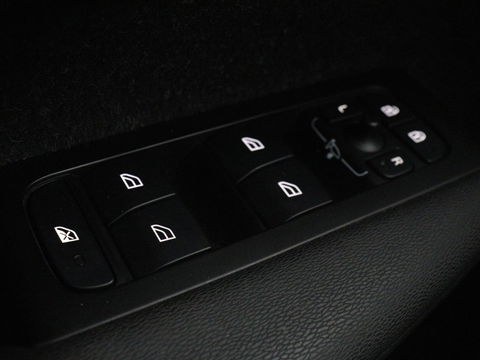 Volvo XC40 1.5 T4 Rech R Design Expression | Panoramadak | Stoel & stuurverwarming | Adaptive cruise | Trekhaak | Camera | Carplay | Getint glas | PHEV
