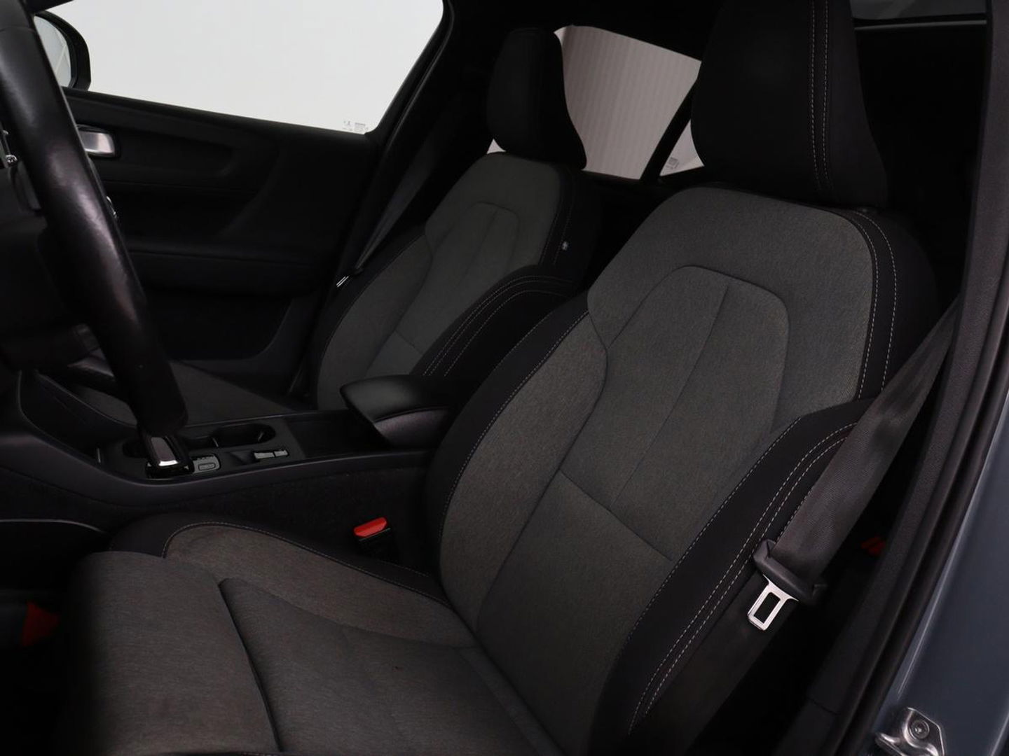 Volvo XC40 1.5 T4 Rech R Design Expression | Panoramadak | Stoel & stuurverwarming | Adaptive cruise | Trekhaak | Camera | Carplay | Getint glas | PHEV
