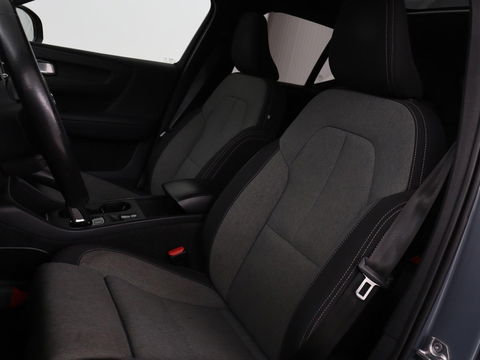 Volvo XC40 1.5 T4 Rech R Design Expression | Panoramadak | Stoel & stuurverwarming | Adaptive cruise | Trekhaak | Camera | Carplay | Getint glas | PHEV