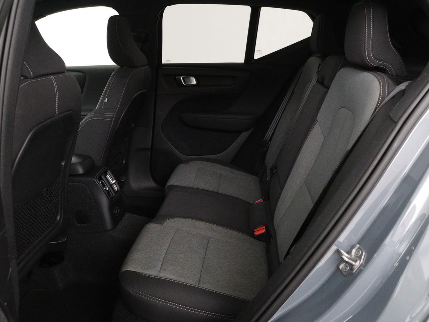Volvo XC40 1.5 T4 Rech R Design Expression | Panoramadak | Stoel & stuurverwarming | Adaptive cruise | Trekhaak | Camera | Carplay | Getint glas | PHEV