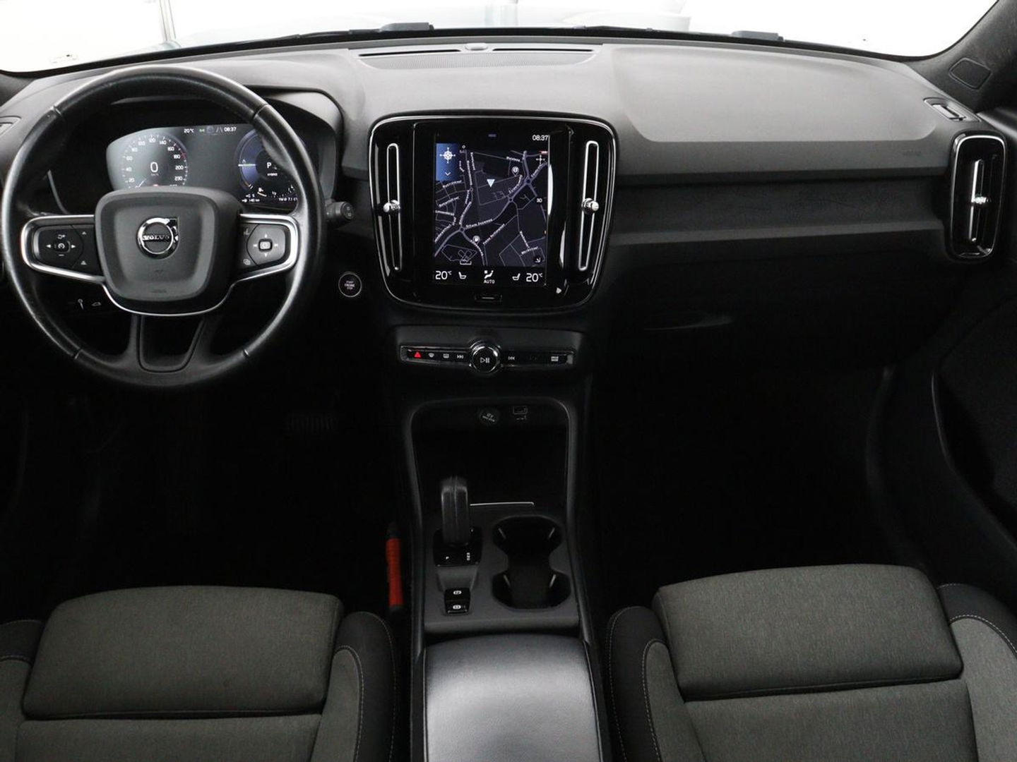 Volvo XC40 1.5 T4 Rech R Design Expression | Panoramadak | Stoel & stuurverwarming | Adaptive cruise | Trekhaak | Camera | Carplay | Getint glas | PHEV