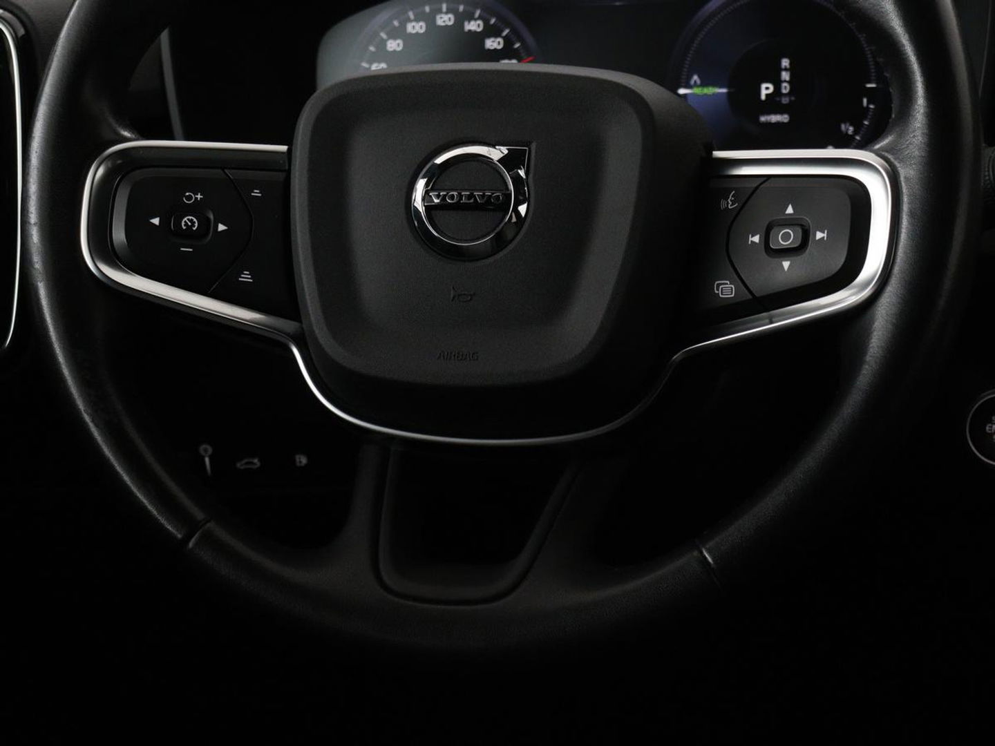 Volvo XC40 1.5 T4 Rech R Design Expression | Panoramadak | Stoel & stuurverwarming | Adaptive cruise | Trekhaak | Camera | Carplay | Getint glas | PHEV