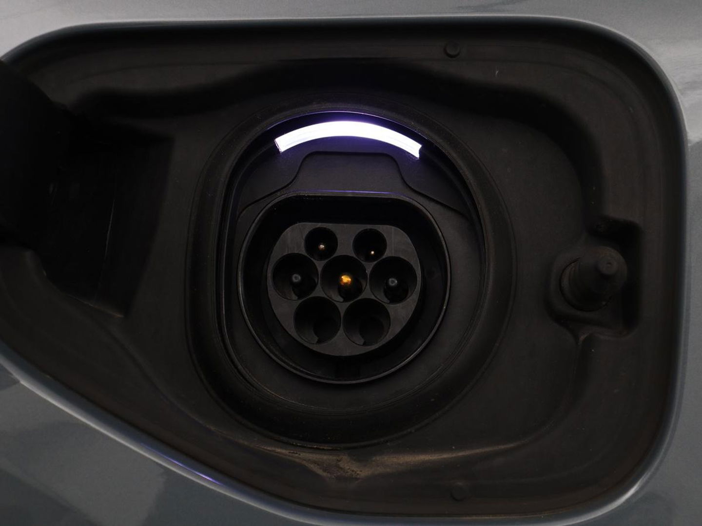 Volvo XC40 1.5 T4 Rech R Design Expression | Panoramadak | Stoel & stuurverwarming | Adaptive cruise | Trekhaak | Camera | Carplay | Getint glas | PHEV