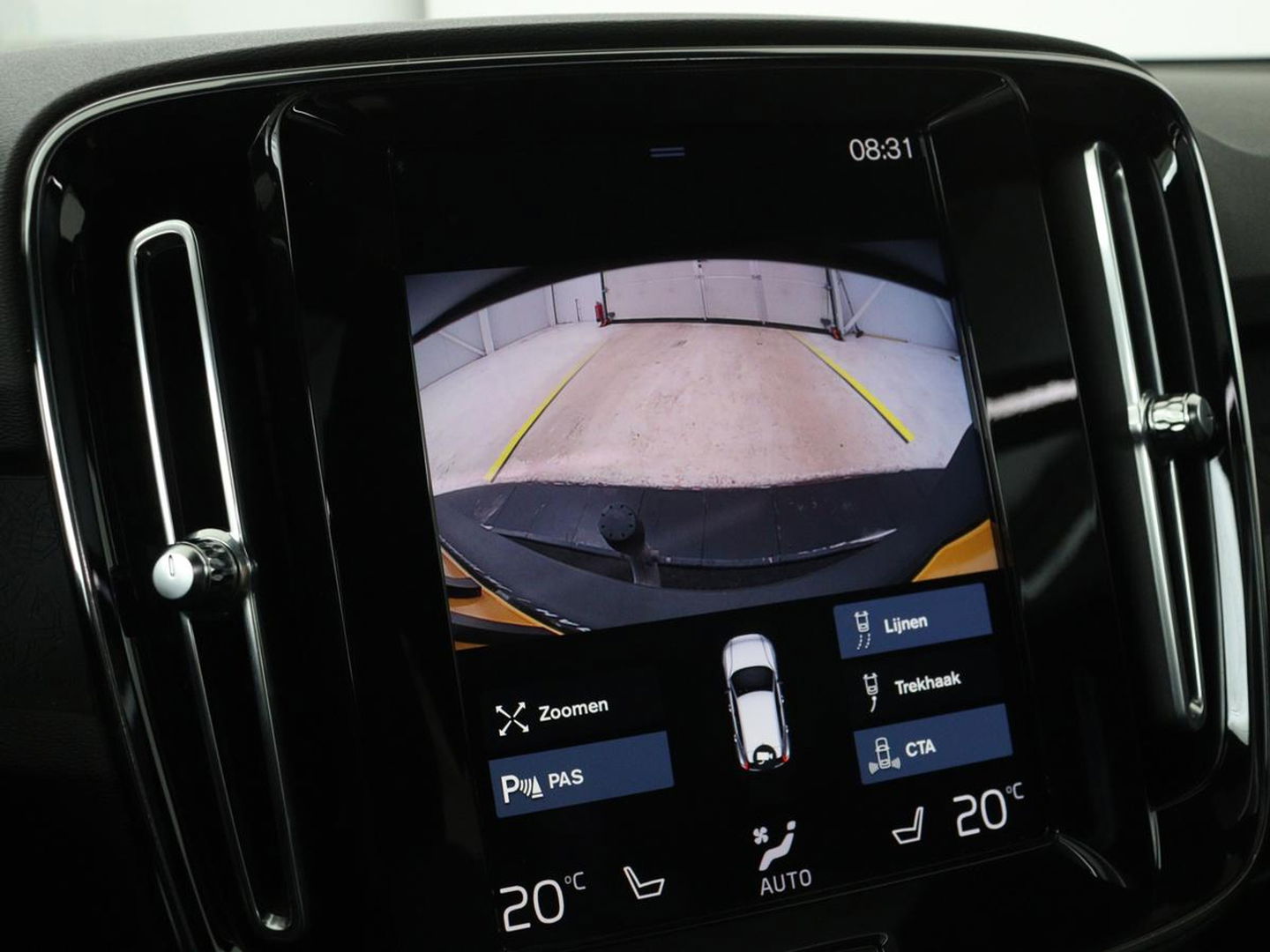 Volvo XC40 1.5 T4 Rech R Design Expression | Panoramadak | Stoel & stuurverwarming | Adaptive cruise | Trekhaak | Camera | Carplay | Getint glas | PHEV