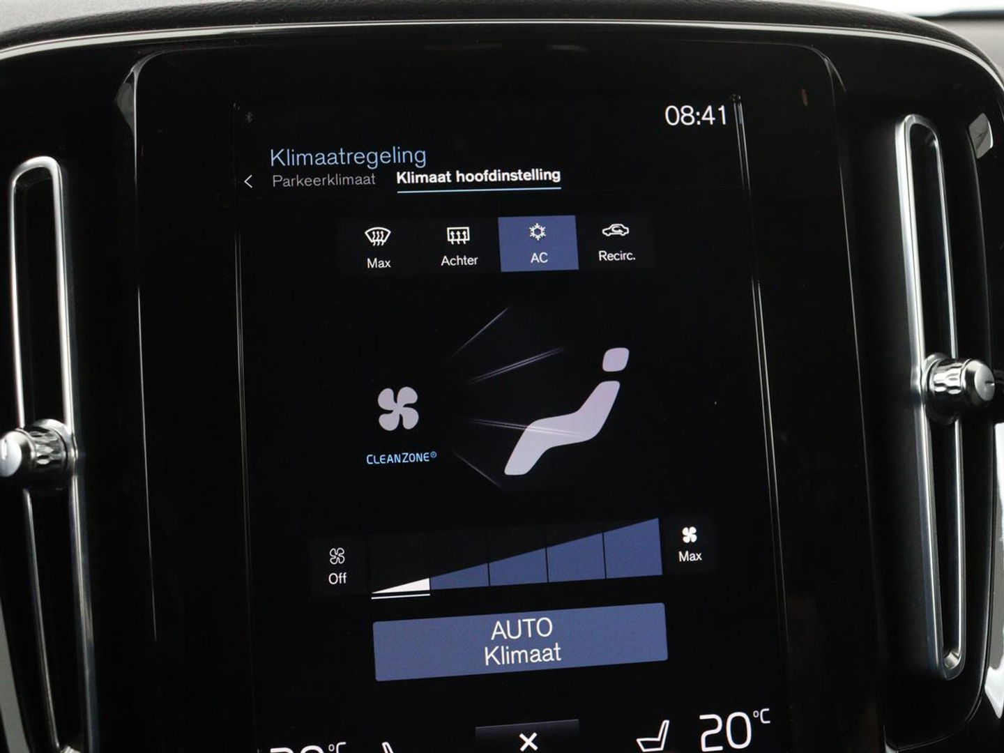 Volvo XC40 1.5 T4 Rech R Design Expression | Panoramadak | Stoel & stuurverwarming | Adaptive cruise | Trekhaak | Camera | Carplay | Getint glas | PHEV
