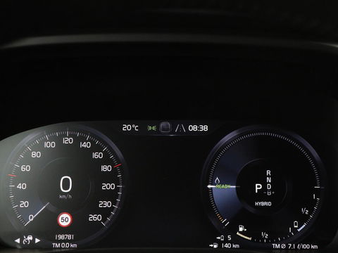 Volvo XC40 1.5 T4 Rech R Design Expression | Panoramadak | Stoel & stuurverwarming | Adaptive cruise | Trekhaak | Camera | Carplay | Getint glas | PHEV