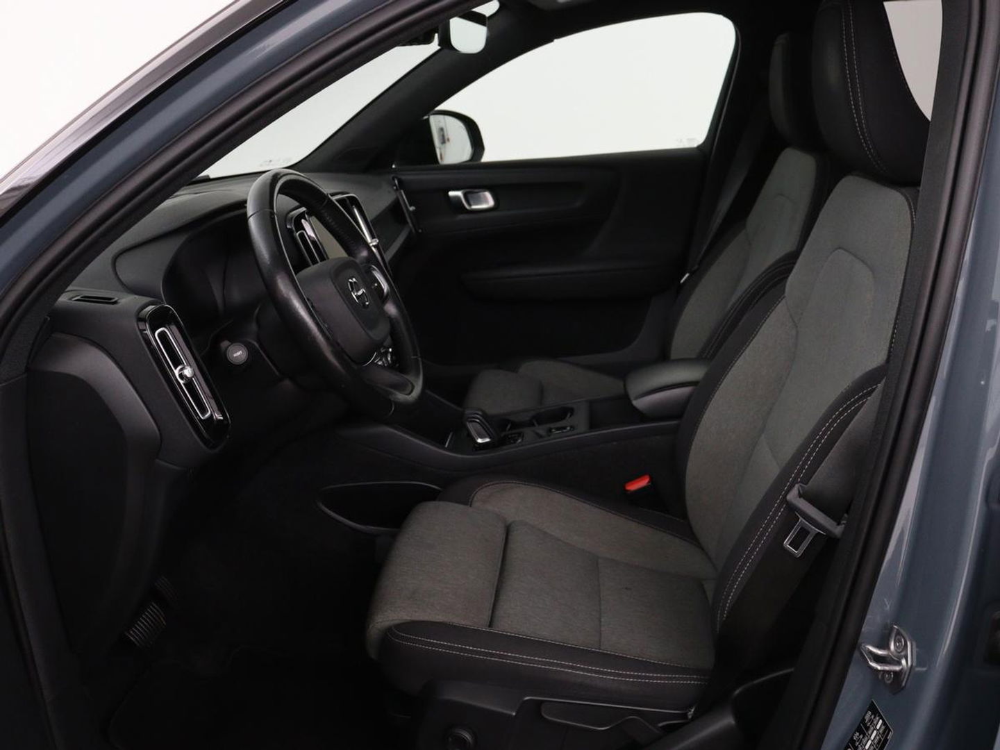 Volvo XC40 1.5 T4 Rech R Design Expression | Panoramadak | Stoel & stuurverwarming | Adaptive cruise | Trekhaak | Camera | Carplay | Getint glas | PHEV