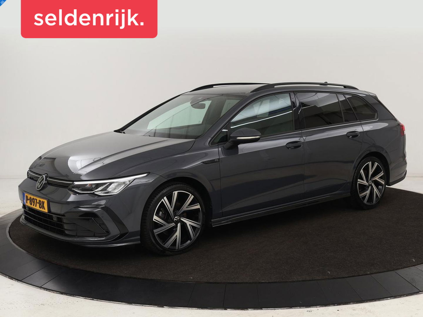 Volkswagen Golf 1.5 eTSI R-Line | Stoel & stuurverwarming | Camera | Sportstoelen | Sfeerverlichting | Digital Cockpit | Carplay | Adaptive cruise | Full LED