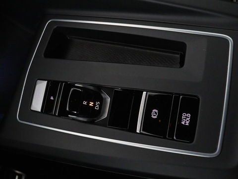 Volkswagen Golf 1.5 eTSI R-Line | Stoel & stuurverwarming | Camera | Sportstoelen | Sfeerverlichting | Digital Cockpit | Carplay | Adaptive cruise | Full LED