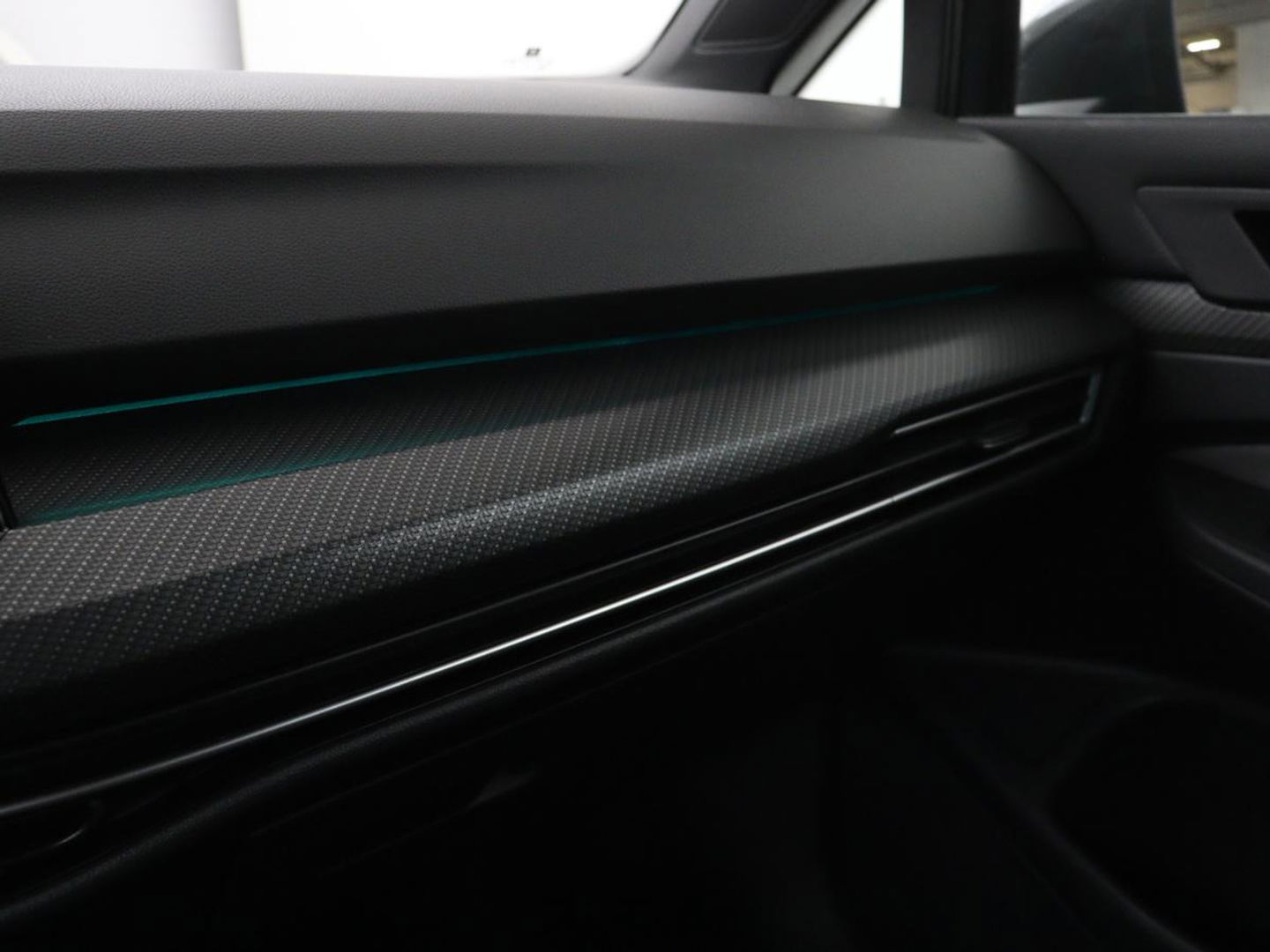 Volkswagen Golf 1.5 eTSI R-Line | Stoel & stuurverwarming | Camera | Sportstoelen | Sfeerverlichting | Digital Cockpit | Carplay | Adaptive cruise | Full LED