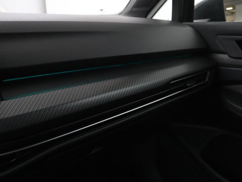 Volkswagen Golf 1.5 eTSI R-Line | Stoel & stuurverwarming | Camera | Sportstoelen | Sfeerverlichting | Digital Cockpit | Carplay | Adaptive cruise | Full LED