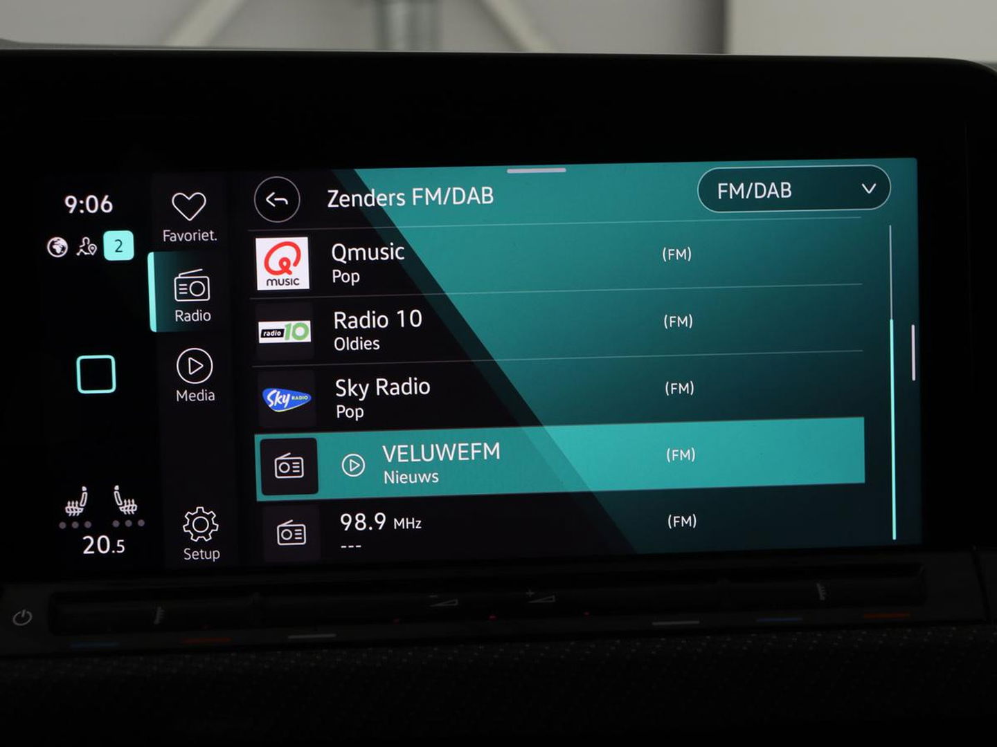Volkswagen Golf 1.5 eTSI R-Line | Stoel & stuurverwarming | Camera | Sportstoelen | Sfeerverlichting | Digital Cockpit | Carplay | Adaptive cruise | Full LED