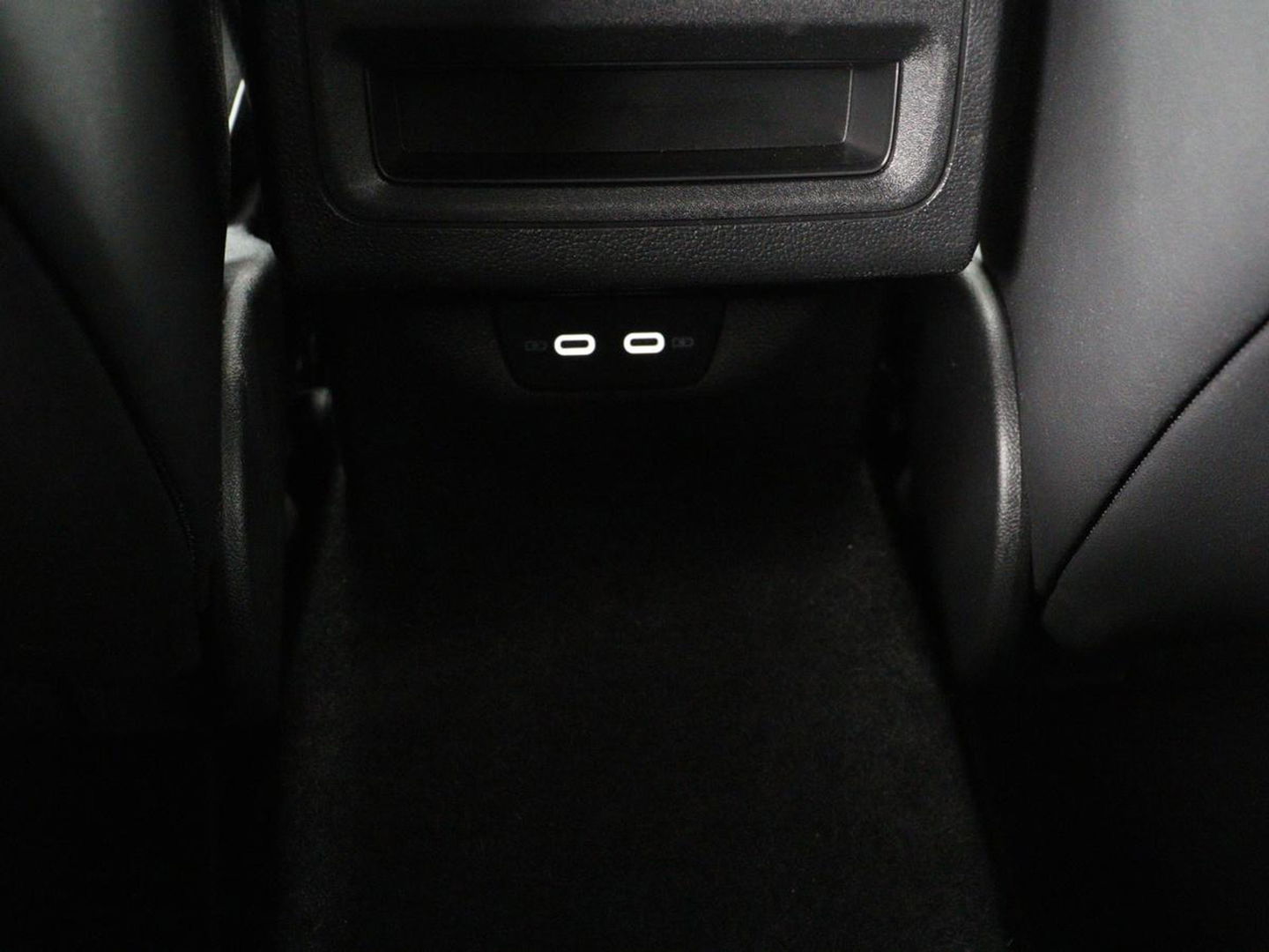 Volkswagen Golf 1.5 eTSI R-Line | Stoel & stuurverwarming | Camera | Sportstoelen | Sfeerverlichting | Digital Cockpit | Carplay | Adaptive cruise | Full LED