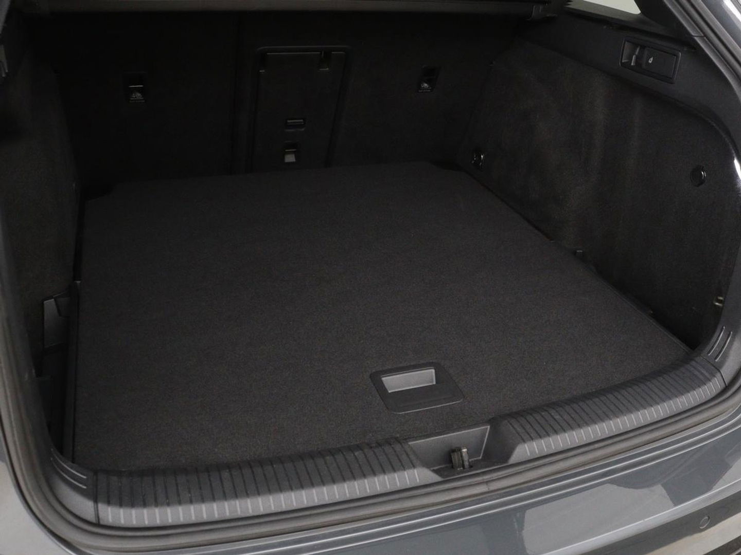 Volkswagen Golf 1.5 eTSI R-Line | Stoel & stuurverwarming | Camera | Sportstoelen | Sfeerverlichting | Digital Cockpit | Carplay | Adaptive cruise | Full LED