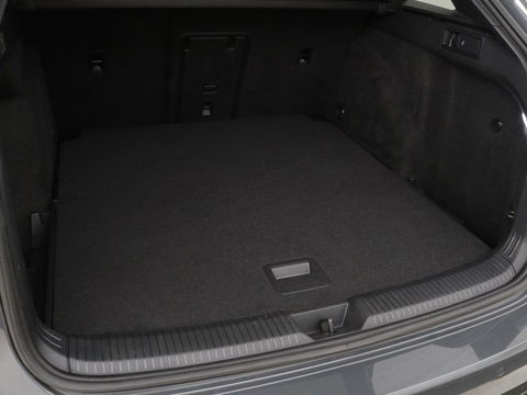 Volkswagen Golf 1.5 eTSI R-Line | Stoel & stuurverwarming | Camera | Sportstoelen | Sfeerverlichting | Digital Cockpit | Carplay | Adaptive cruise | Full LED