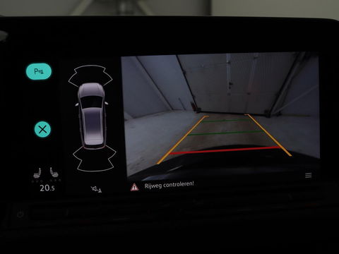 Volkswagen Golf 1.5 eTSI R-Line | Stoel & stuurverwarming | Camera | Sportstoelen | Sfeerverlichting | Digital Cockpit | Carplay | Adaptive cruise | Full LED