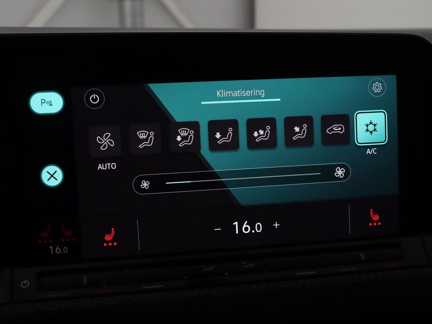 Volkswagen Golf 1.5 eTSI R-Line | Stoel & stuurverwarming | Camera | Sportstoelen | Sfeerverlichting | Digital Cockpit | Carplay | Adaptive cruise | Full LED
