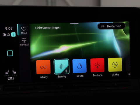 Volkswagen Golf 1.5 eTSI R-Line | Stoel & stuurverwarming | Camera | Sportstoelen | Sfeerverlichting | Digital Cockpit | Carplay | Adaptive cruise | Full LED