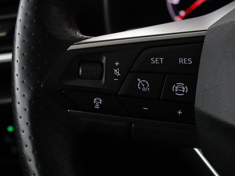 SEAT Leon 1.5 eTSI FR | Adaptive cruise | Camera | Carplay | Stuurverwarming | Full LED | Navigatie | Park Assist | 18'' lichtmetalen velgen