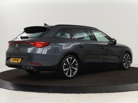 SEAT Leon 1.5 eTSI FR | Adaptive cruise | Camera | Carplay | Stuurverwarming | Full LED | Navigatie | Park Assist | 18'' lichtmetalen velgen
