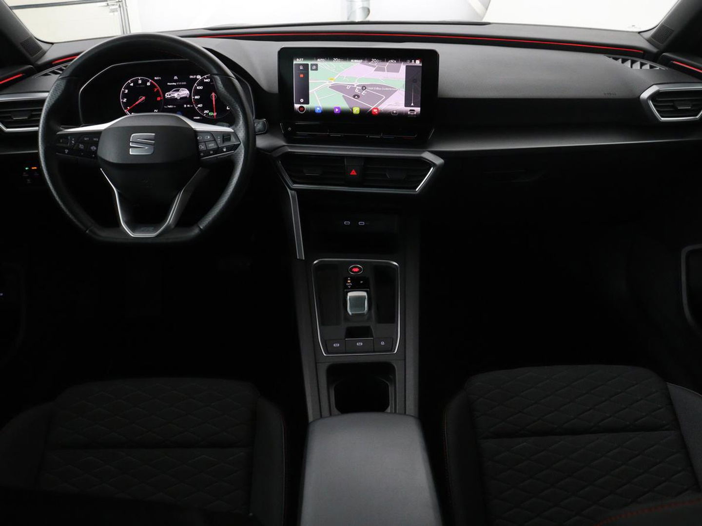 SEAT Leon 1.5 eTSI FR | Adaptive cruise | Camera | Carplay | Stuurverwarming | Full LED | Navigatie | Park Assist | 18'' lichtmetalen velgen