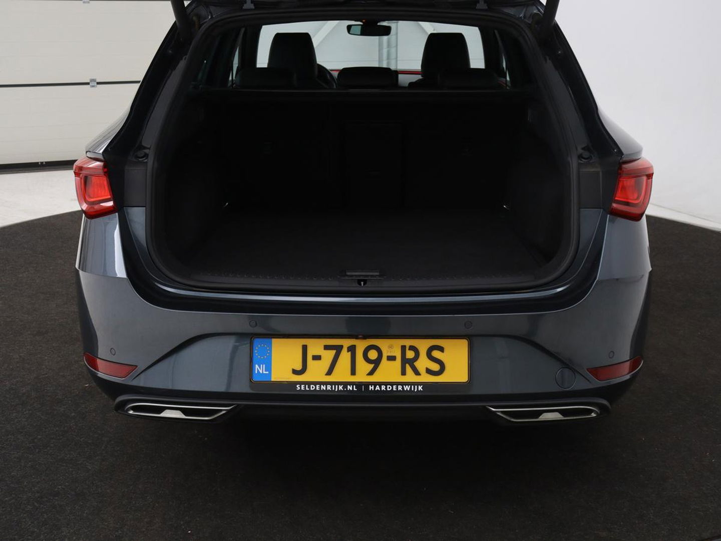 SEAT Leon 1.5 eTSI FR | Adaptive cruise | Camera | Carplay | Stuurverwarming | Full LED | Navigatie | Park Assist | 18'' lichtmetalen velgen