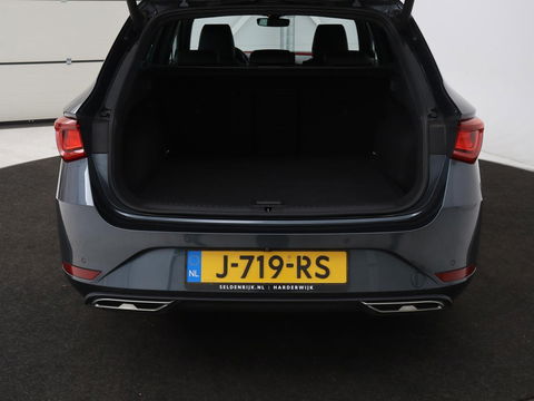 SEAT Leon 1.5 eTSI FR | Adaptive cruise | Camera | Carplay | Stuurverwarming | Full LED | Navigatie | Park Assist | 18'' lichtmetalen velgen