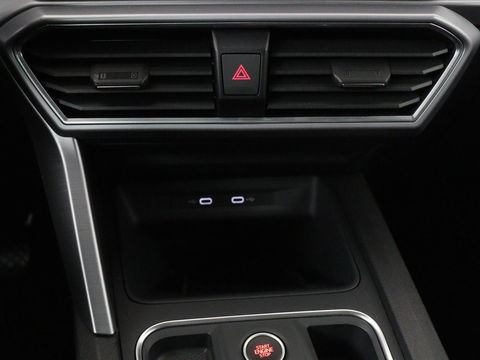 SEAT Leon 1.5 eTSI FR | Adaptive cruise | Camera | Carplay | Stuurverwarming | Full LED | Navigatie | Park Assist | 18'' lichtmetalen velgen