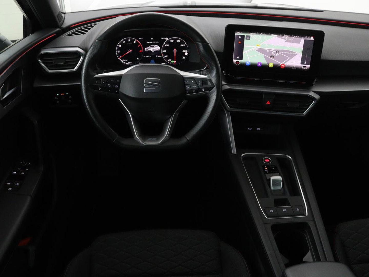 SEAT Leon 1.5 eTSI FR | Adaptive cruise | Camera | Carplay | Stuurverwarming | Full LED | Navigatie | Park Assist | 18'' lichtmetalen velgen