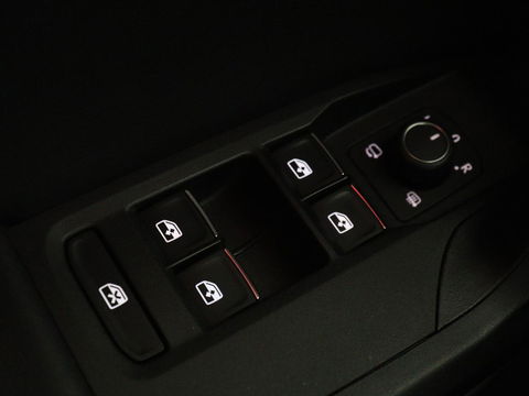 SEAT Leon 1.5 eTSI FR | Adaptive cruise | Camera | Carplay | Stuurverwarming | Full LED | Navigatie | Park Assist | 18'' lichtmetalen velgen