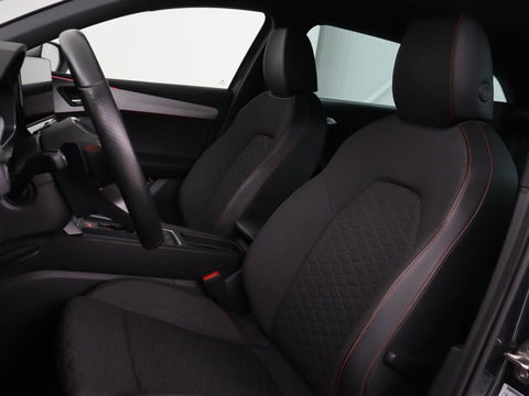 SEAT Leon 1.5 eTSI FR | Adaptive cruise | Camera | Carplay | Stuurverwarming | Full LED | Navigatie | Park Assist | 18'' lichtmetalen velgen