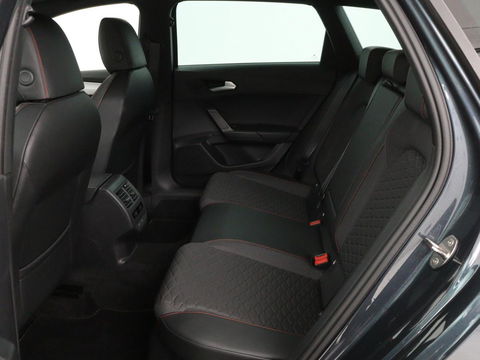 SEAT Leon 1.5 eTSI FR | Adaptive cruise | Camera | Carplay | Stuurverwarming | Full LED | Navigatie | Park Assist | 18'' lichtmetalen velgen