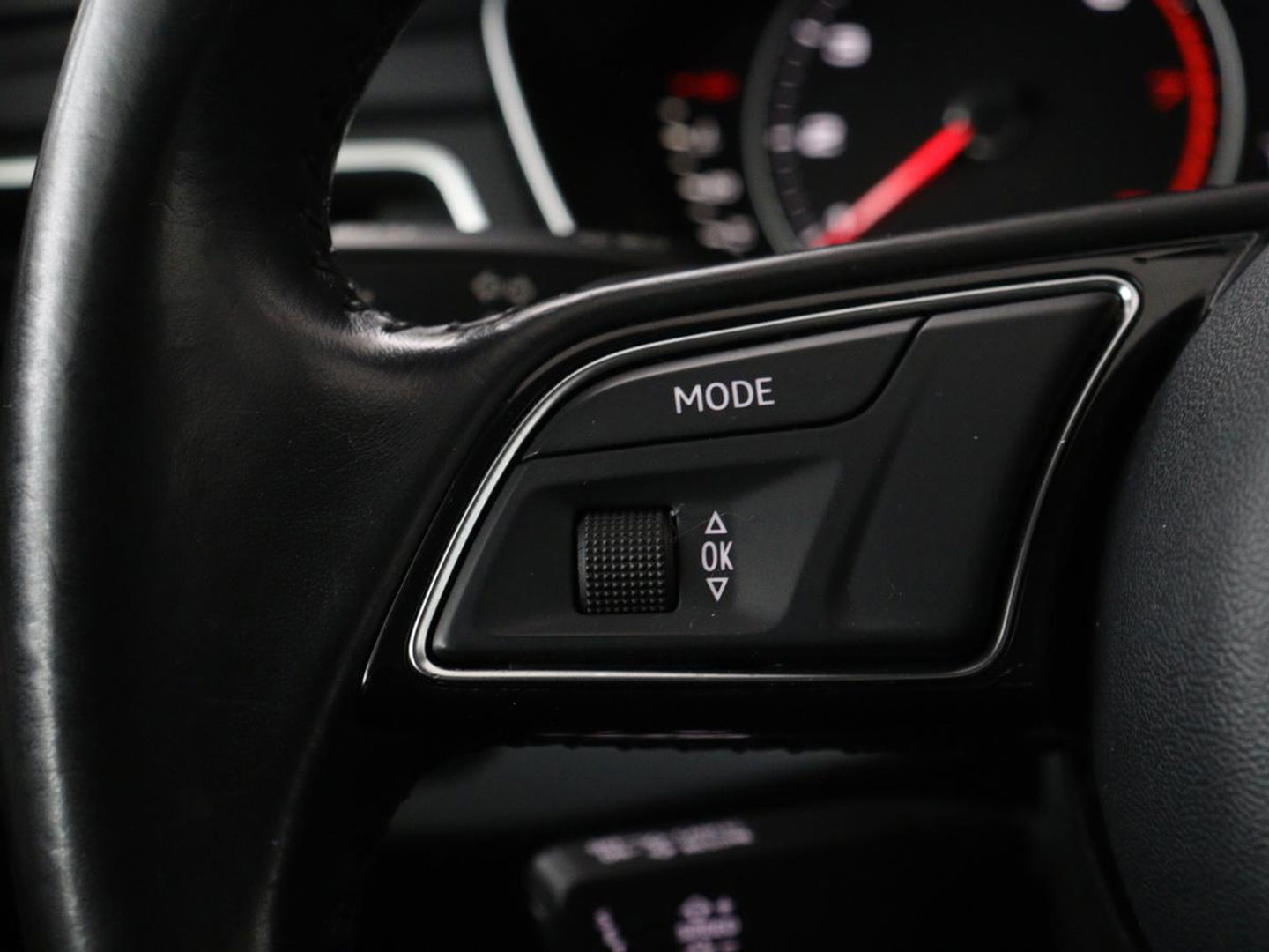 Audi A4 1.4 TFSI Pro Line Plus | Stoelverwarming | Carplay | Trekhaak | Sportstoelen | Full LED | Cruise control | Parkeerhulp | Bluetooth