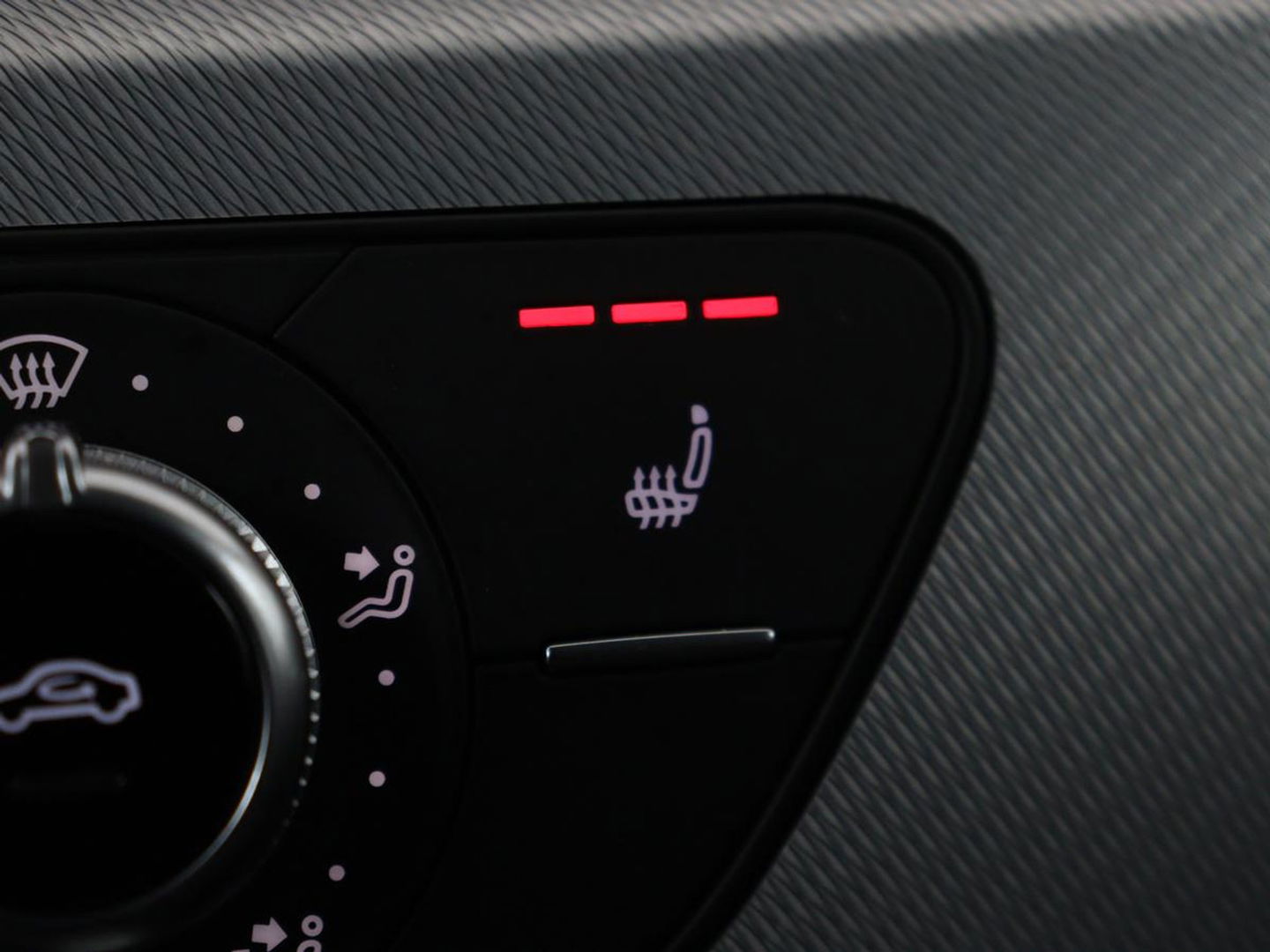 Audi A4 1.4 TFSI Pro Line Plus | Stoelverwarming | Carplay | Trekhaak | Sportstoelen | Full LED | Cruise control | Parkeerhulp | Bluetooth
