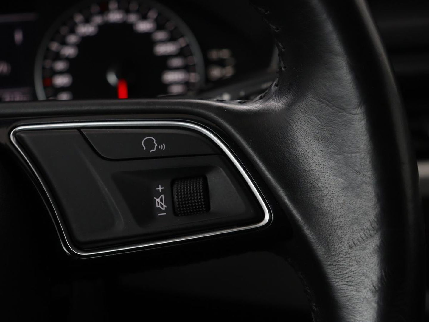 Audi A4 1.4 TFSI Pro Line Plus | Stoelverwarming | Carplay | Trekhaak | Sportstoelen | Full LED | Cruise control | Parkeerhulp | Bluetooth