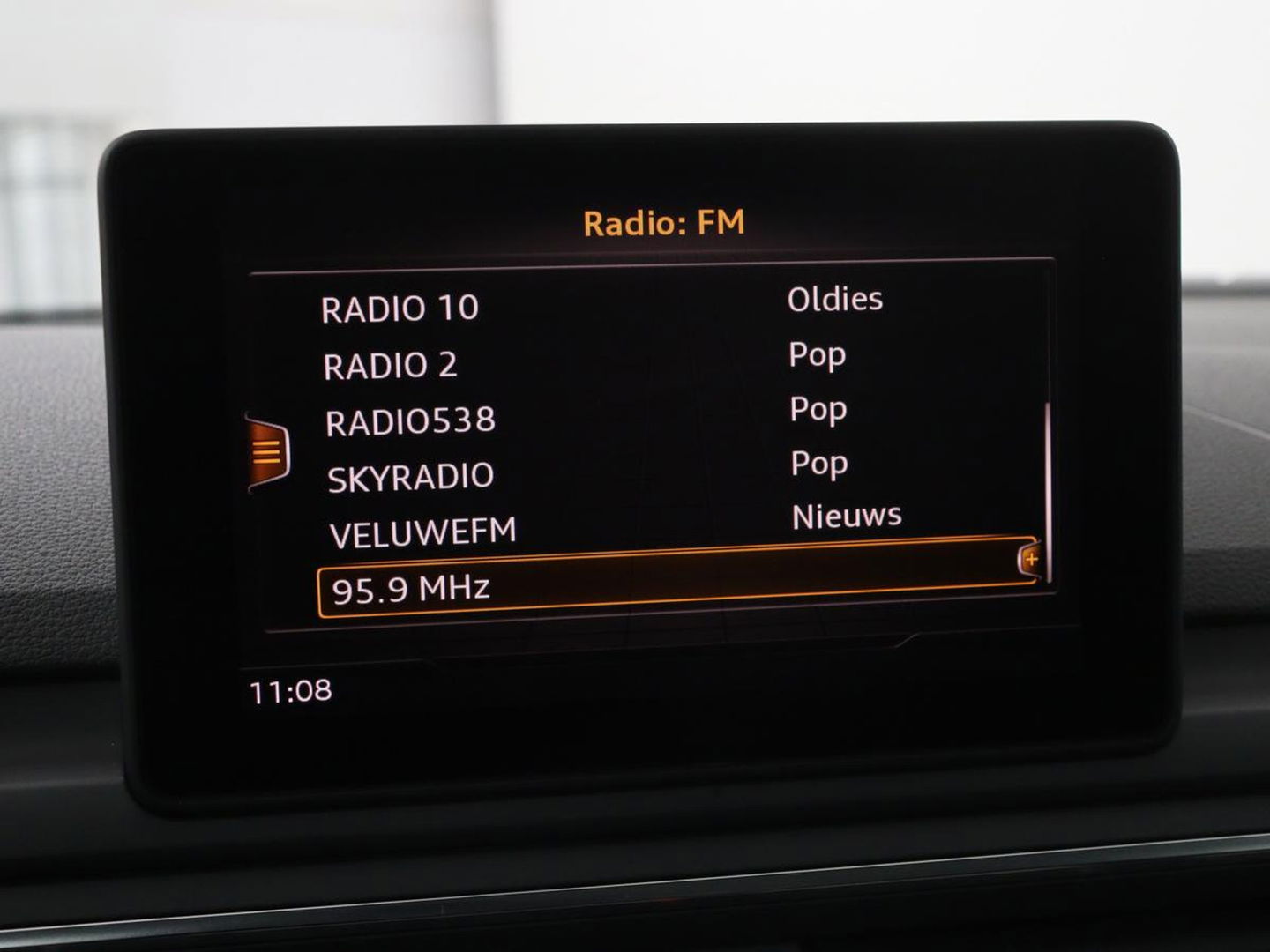 Audi A4 1.4 TFSI Pro Line Plus | Stoelverwarming | Carplay | Trekhaak | Sportstoelen | Full LED | Cruise control | Parkeerhulp | Bluetooth