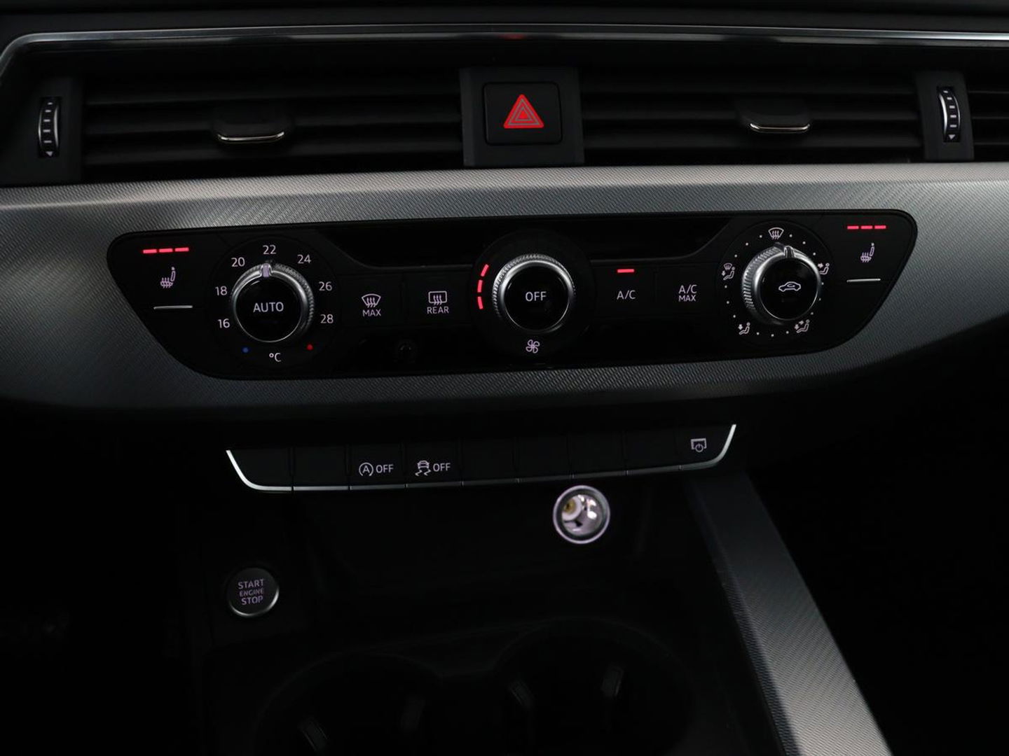 Audi A4 1.4 TFSI Pro Line Plus | Stoelverwarming | Carplay | Trekhaak | Sportstoelen | Full LED | Cruise control | Parkeerhulp | Bluetooth