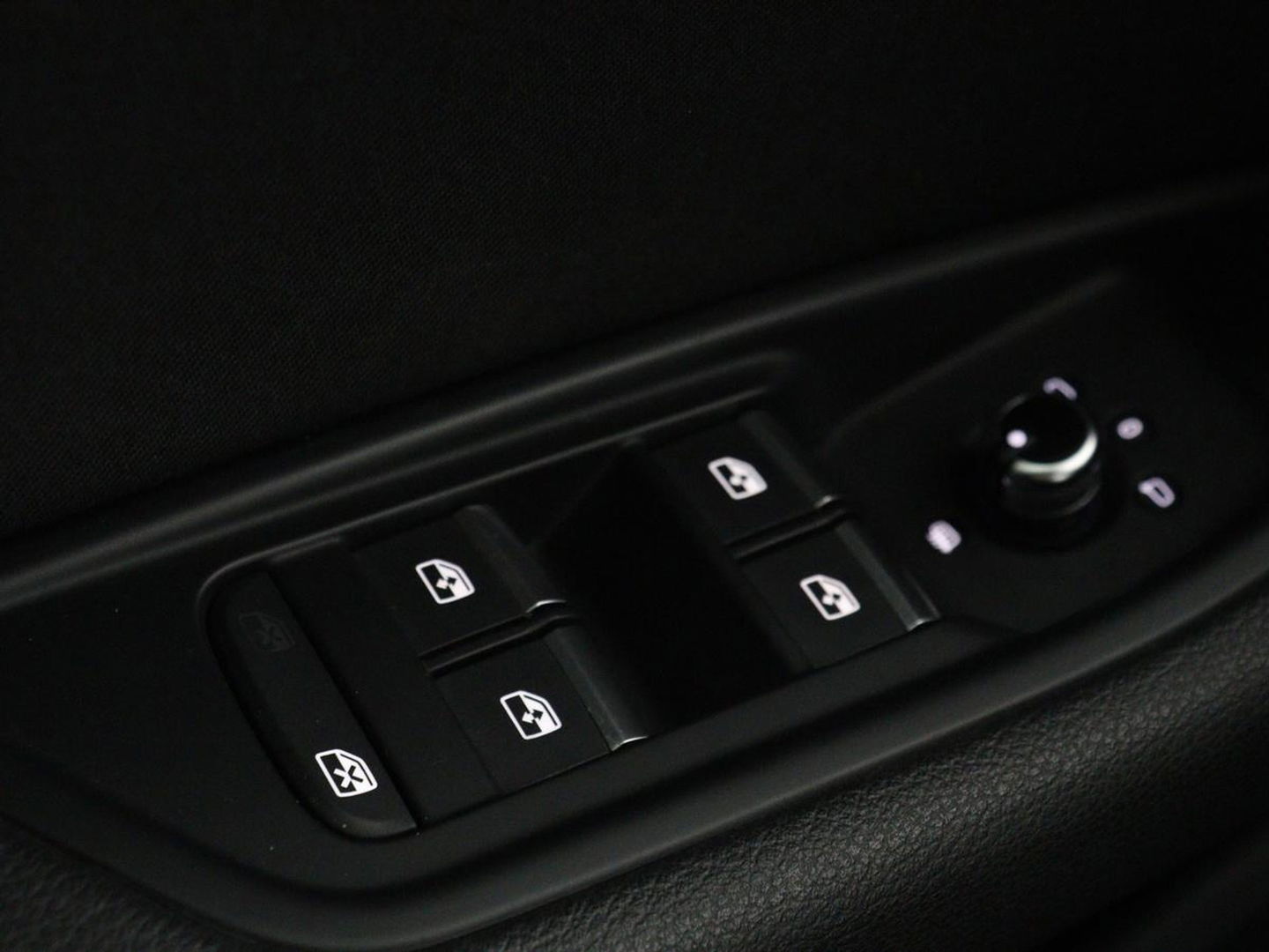 Audi A4 1.4 TFSI Pro Line Plus | Stoelverwarming | Carplay | Trekhaak | Sportstoelen | Full LED | Cruise control | Parkeerhulp | Bluetooth