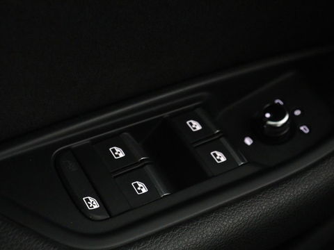 Audi A4 1.4 TFSI Pro Line Plus | Stoelverwarming | Carplay | Trekhaak | Sportstoelen | Full LED | Cruise control | Parkeerhulp | Bluetooth