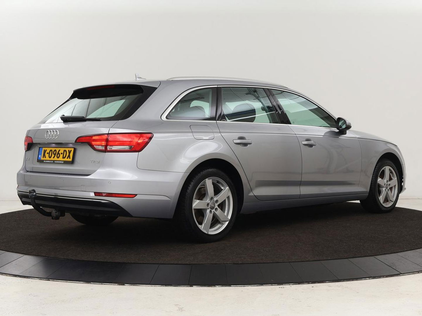 Audi A4 1.4 TFSI Pro Line Plus | Stoelverwarming | Carplay | Trekhaak | Sportstoelen | Full LED | Cruise control | Parkeerhulp | Bluetooth