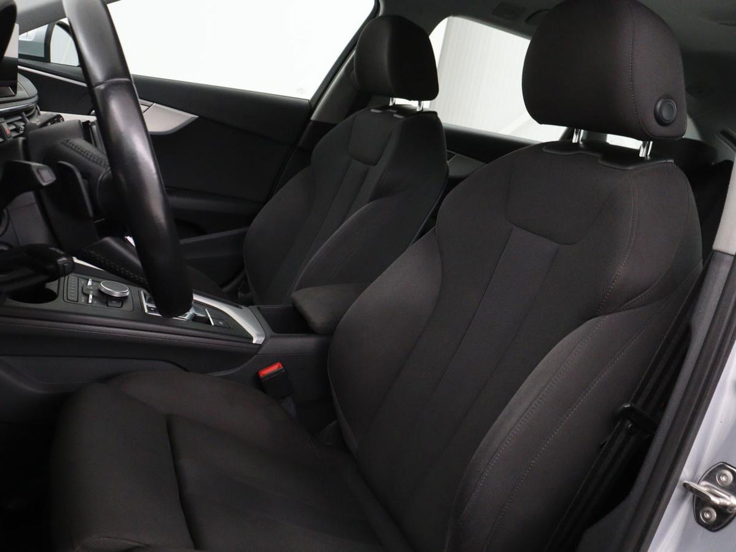 Audi A4 1.4 TFSI Pro Line Plus | Stoelverwarming | Carplay | Trekhaak | Sportstoelen | Full LED | Cruise control | Parkeerhulp | Bluetooth