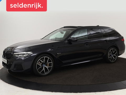 BMW 5 Serie 530e xDrive M Sport | Panoramadak | Harman/Kardon | Stoel & stuurverwarming | Adaptive cruise | Camera | Trekhaak | Carplay | Achterbankverwarming | Live Cockpit | Sportstoelen
