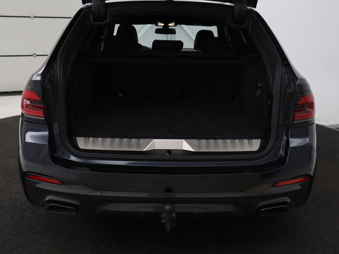 BMW 5 Serie 530e xDrive M Sport | Panoramadak | Harman/Kardon | Stoel & stuurverwarming | Adaptive cruise | Camera | Trekhaak | Carplay | Achterbankverwarming | Live Cockpit | Sportstoelen