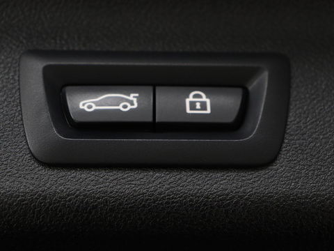 BMW 5 Serie 530e xDrive M Sport | Panoramadak | Harman/Kardon | Stoel & stuurverwarming | Adaptive cruise | Camera | Trekhaak | Carplay | Achterbankverwarming | Live Cockpit | Sportstoelen