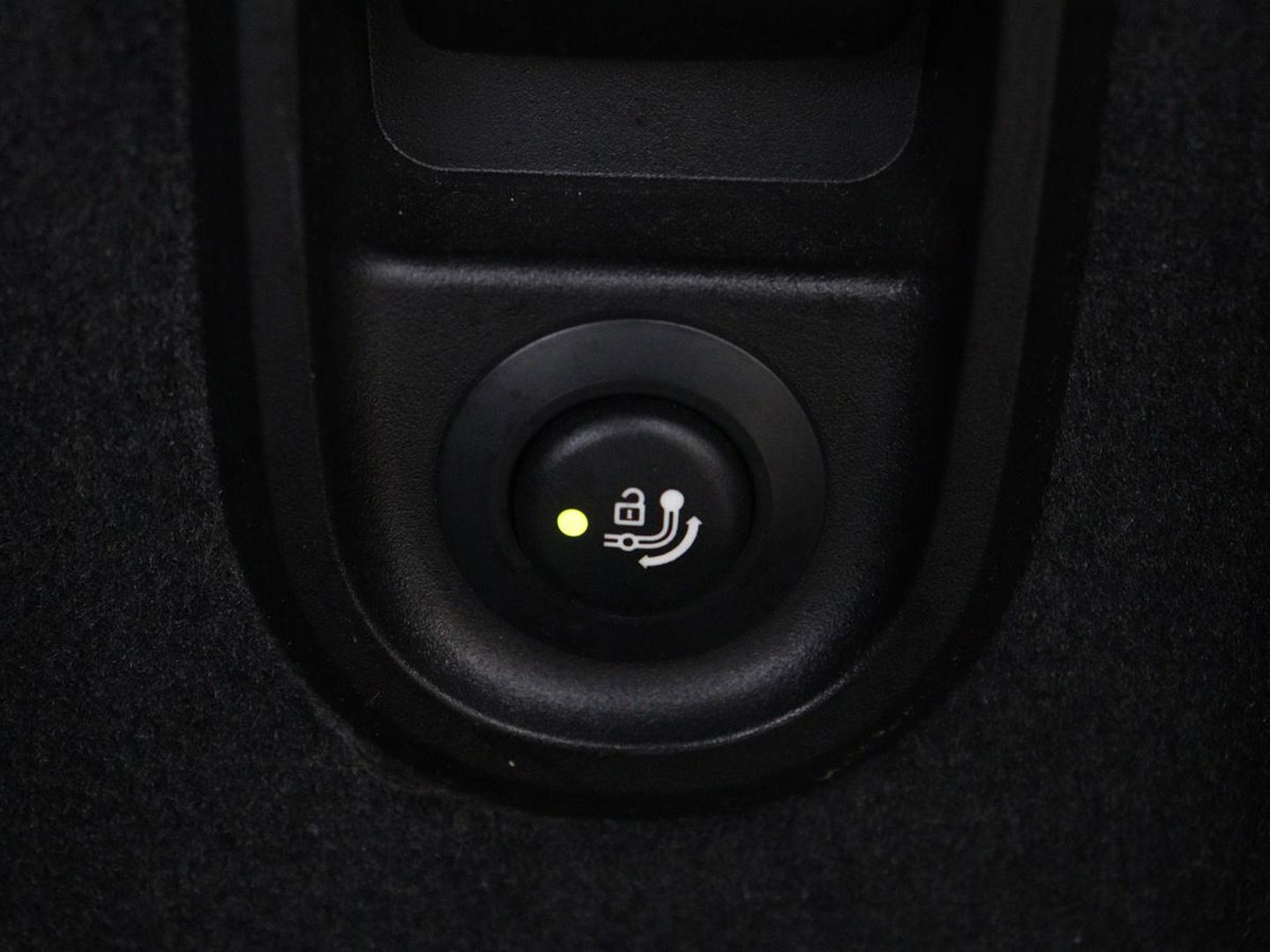 BMW 5 Serie 530e xDrive M Sport | Panoramadak | Harman/Kardon | Stoel & stuurverwarming | Adaptive cruise | Camera | Trekhaak | Carplay | Achterbankverwarming | Live Cockpit | Sportstoelen