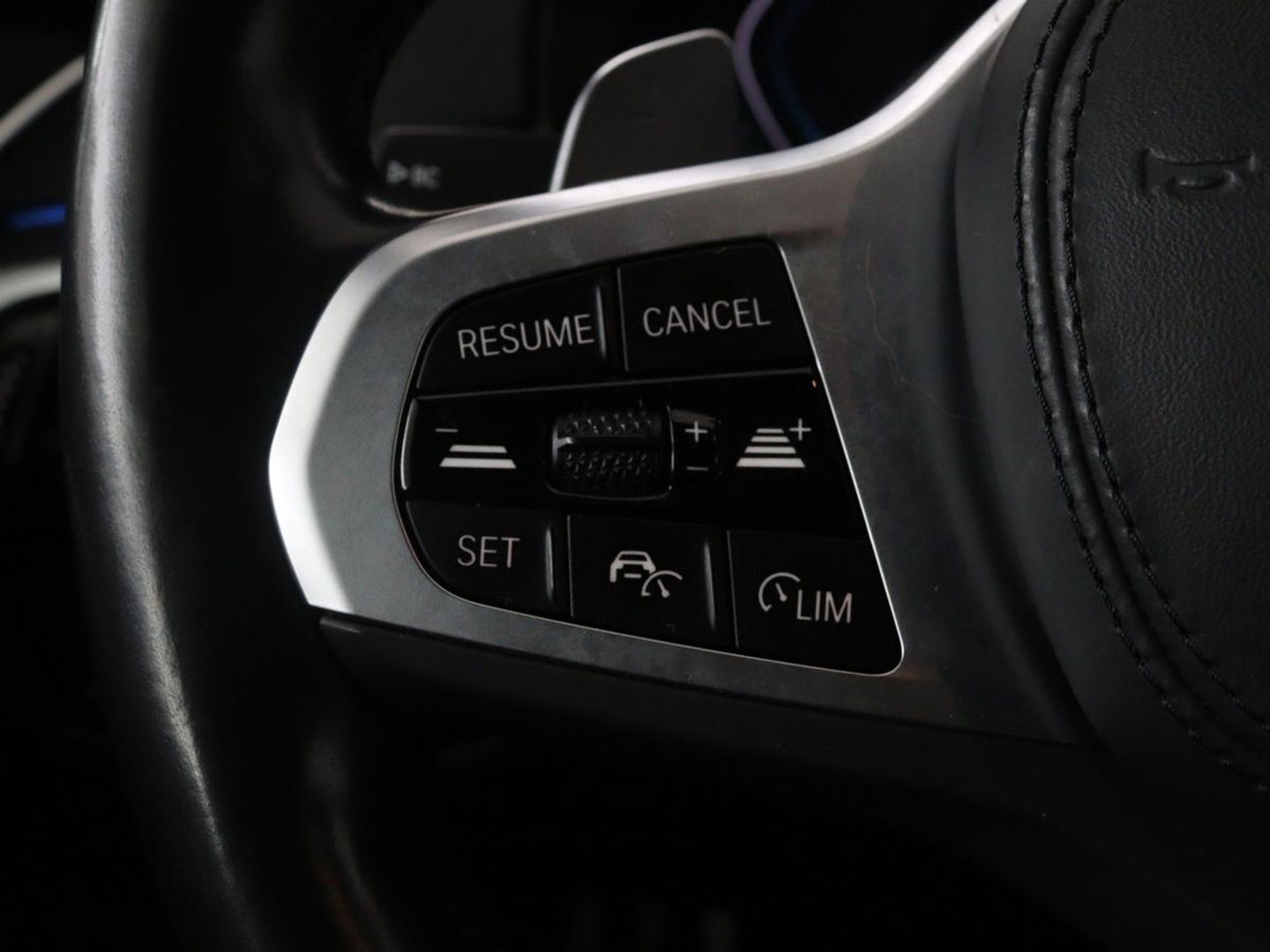 BMW 5 Serie 530e xDrive M Sport | Panoramadak | Harman/Kardon | Stoel & stuurverwarming | Adaptive cruise | Camera | Trekhaak | Carplay | Achterbankverwarming | Live Cockpit | Sportstoelen
