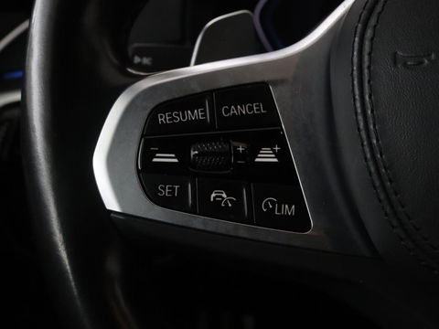 BMW 5 Serie 530e xDrive M Sport | Panoramadak | Harman/Kardon | Stoel & stuurverwarming | Adaptive cruise | Camera | Trekhaak | Carplay | Achterbankverwarming | Live Cockpit | Sportstoelen